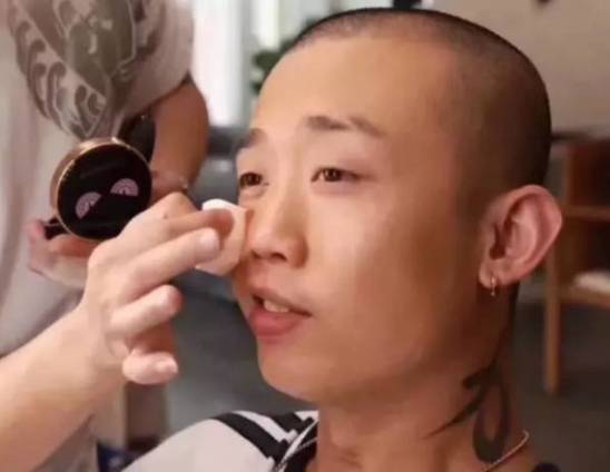 如何打造清透底妆  妆容清透可人的你真的很美