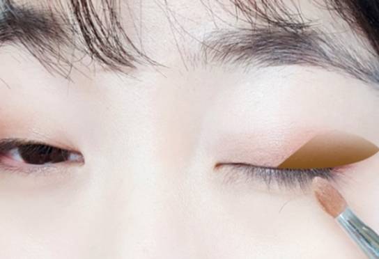 单眼皮桃花眼妆画法教程 单眼皮桃花眼妆画法技巧