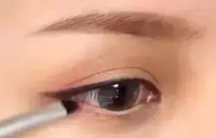 初学者怎么画眼线