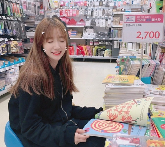 2025女生染什么颜色头发好看 女生染发大全图片