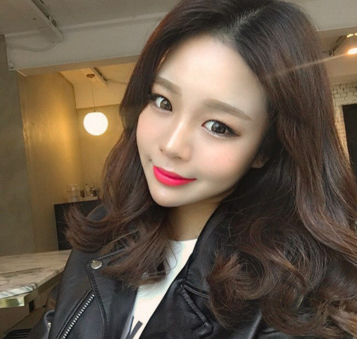 头发又多又厚的女生适合什么发型 头发又粗又硬适合什么发型