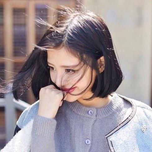 中分短发发型图片女 短发中分女