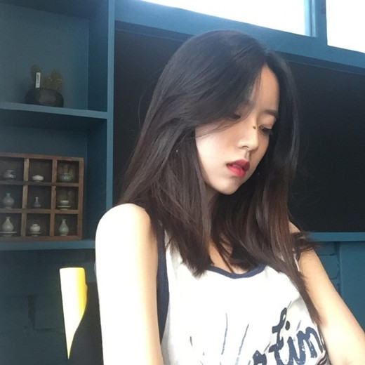 鹅蛋脸中长发 2025鹅蛋脸中长发发型