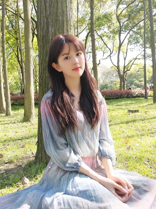 披肩长发发型图片 披肩长发美女