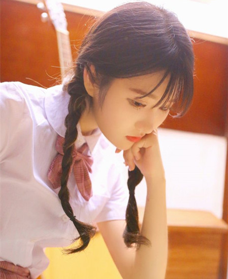 学生马尾辫简单又漂亮 学生马尾辫的各种扎法图片