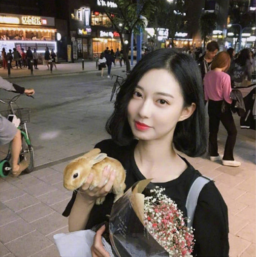 黑色短发女 黑色短发发型
