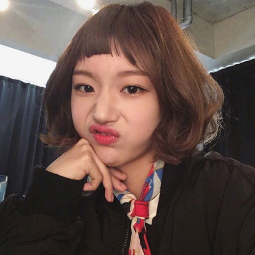 短卷发发型女 短卷发女