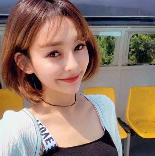 气质短发发型图片2025 气质短发美发女