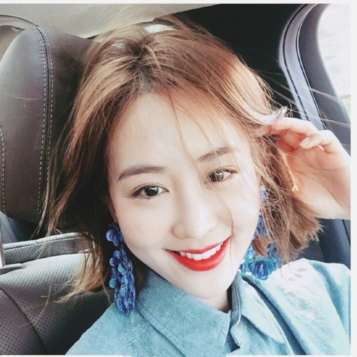 气质短发发型图片2025 气质短发美发女