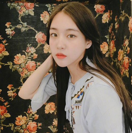 气质长发发型图片2025 女生长发图片