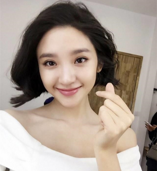 唐艺昕短发图片 唐艺昕短发照片