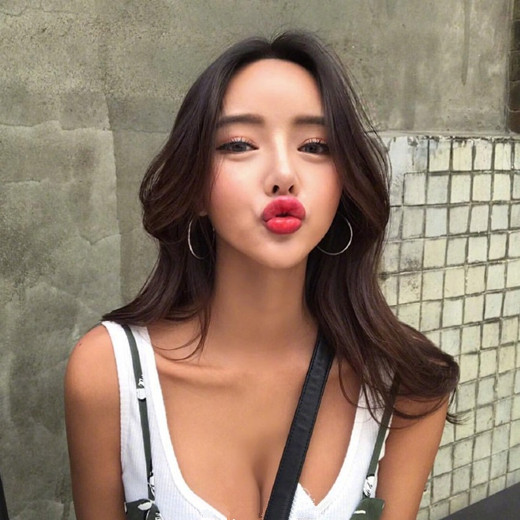 好看的中长发型 女生中发发型