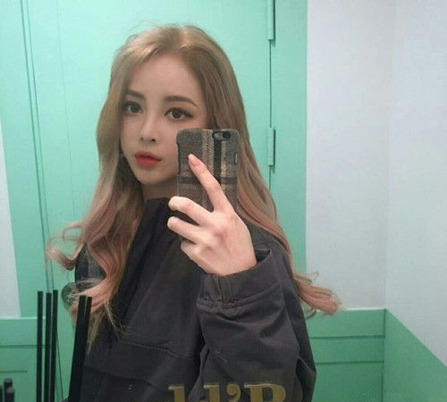 女生个性发色 2025潮流发型女颜色