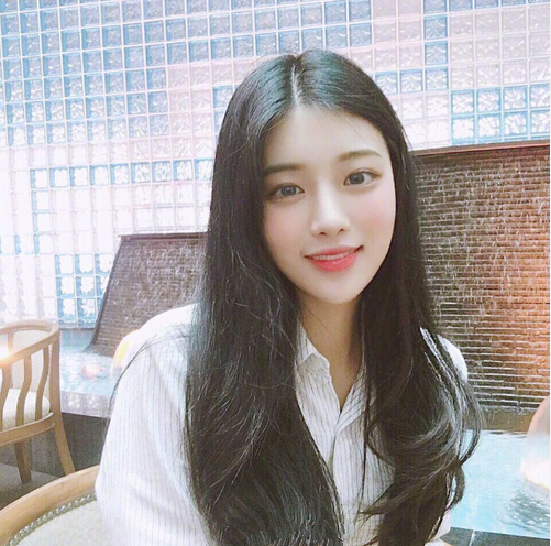 披肩长发发型图片 披肩长发美女