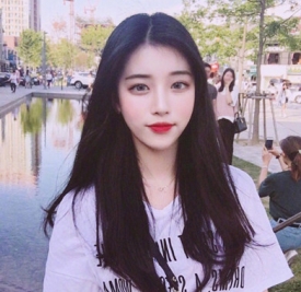 中分发型女 女生中分长发
