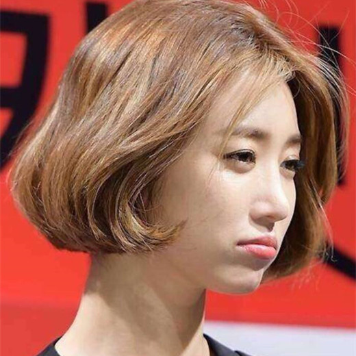女生中分短发发型图片 女生中分短发帅气