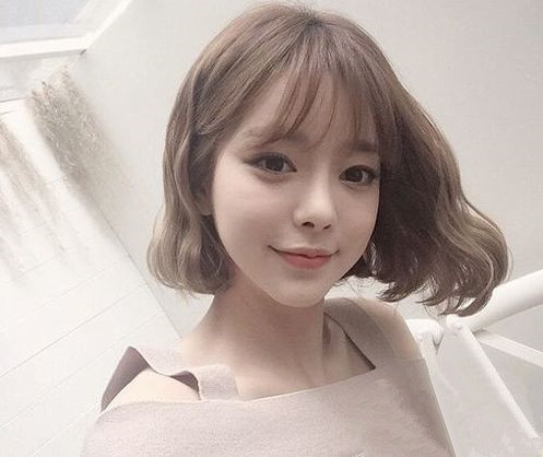 2025短发烫发最新发型女 2025短发烫发图片