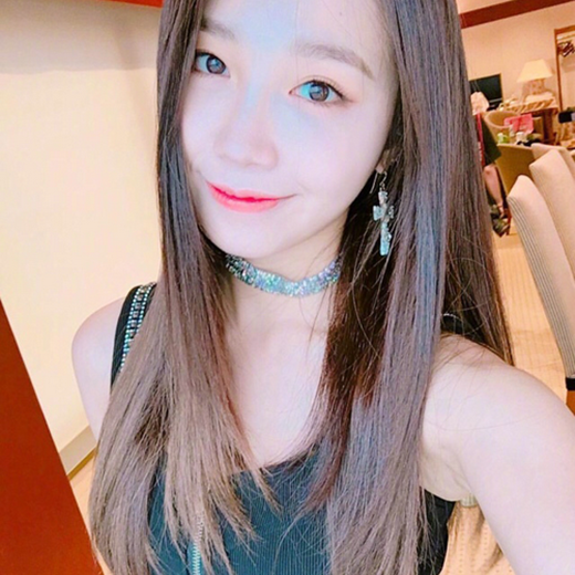 发量多的女生适合什么发型 发量多适合什么发型