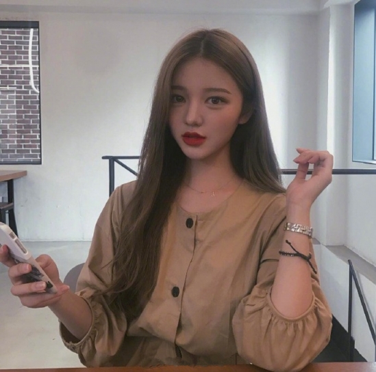 披肩长发美女 披肩长发发型