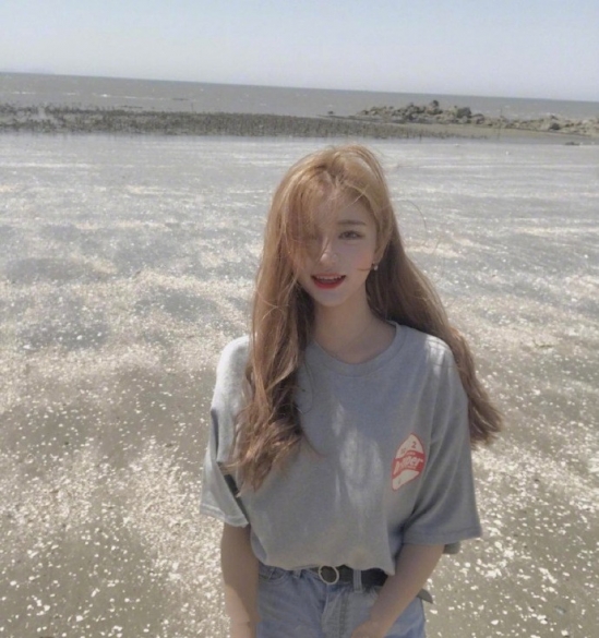 披肩长发美女 披肩长发发型