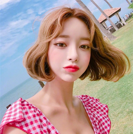 女生烫什么头发好看 女生烫发发型图片2025