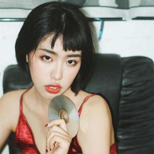 可爱短发发型图片2025 可爱短发女