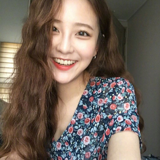 2025烫发发型女 2025女生烫发发型