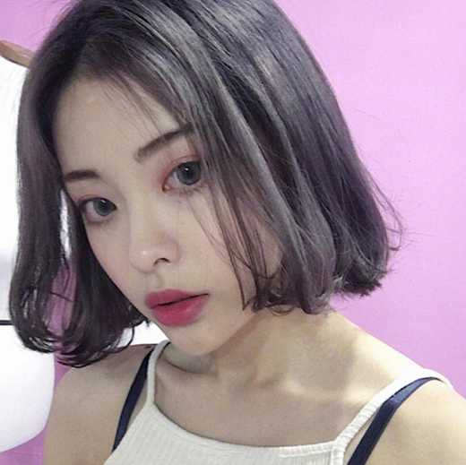 2025年短发烫发流行款图女 2025年短发烫卷的图片