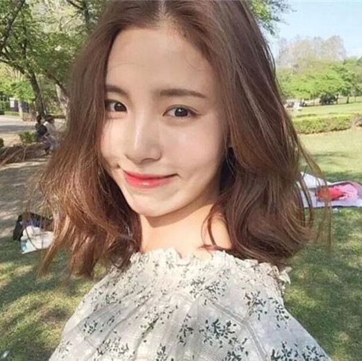 大卷短发女 短发大卷发型图片2025