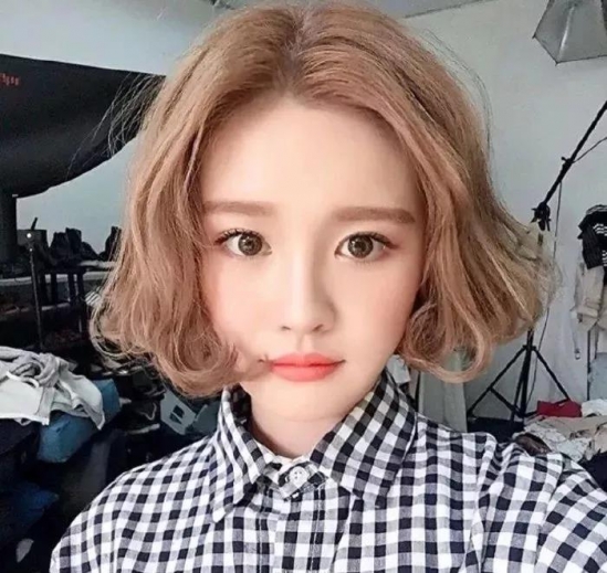 瘦脸发型女2025 瘦脸发型图片