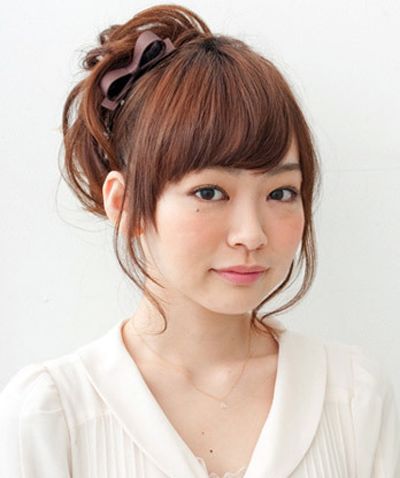 圆脸扎什么发型显脸小 圆脸怎么扎头发脸小