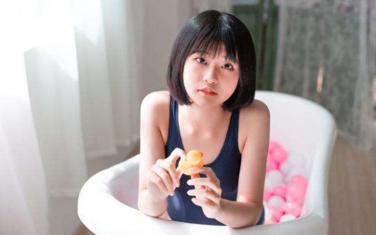 圆脸流行短发 2025年圆脸短发