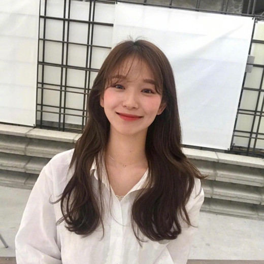 2025中长发卷发 2025年中长发卷发发型图片女