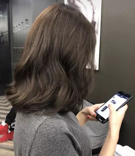 2025流行显白发色 这三款发色最能显肤色白