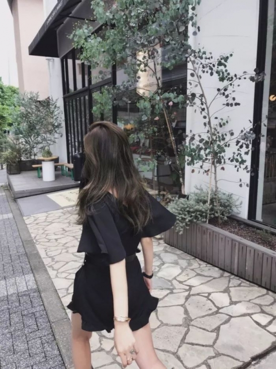 一款超百搭的发色 hold住秋冬所以发型