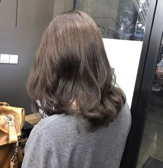 2025流行显白发色 这三款发色最能显肤色白