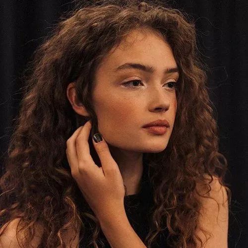 2025流行烫发图片女