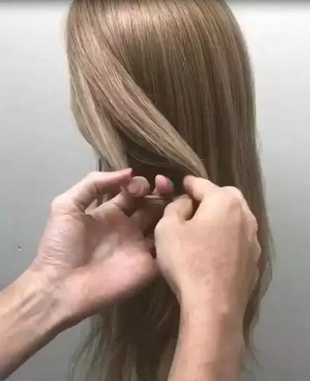 女孩简单好看的扎发