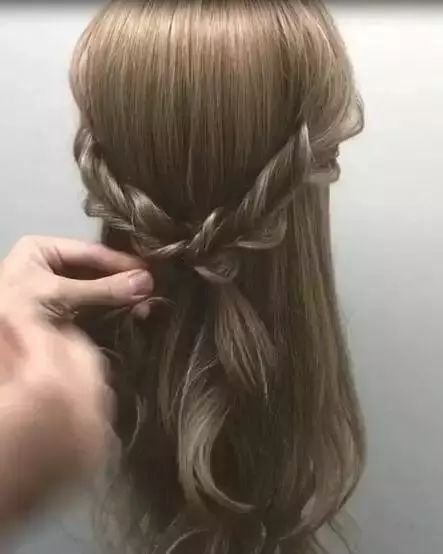 女孩简单好看的扎发