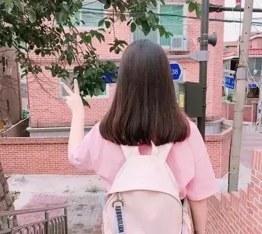 2025年流行烫发中短发