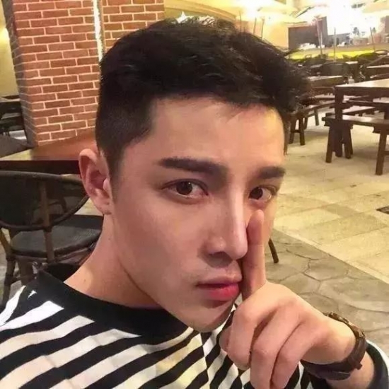 男生夏天适合什么发型