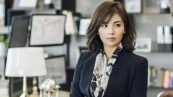 三十岁女人显气质发型