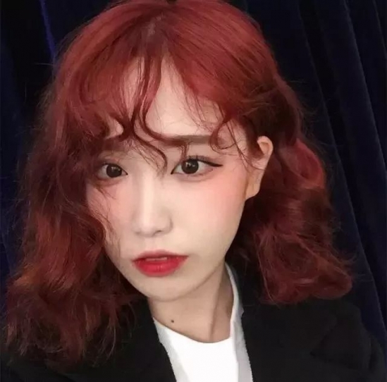 泡面头发型图片女生