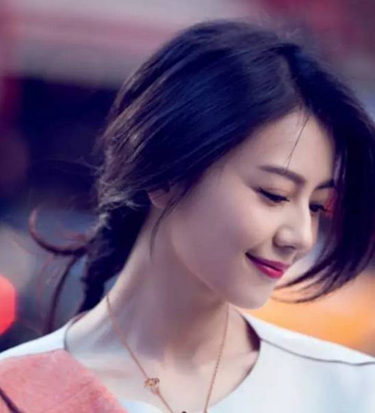 流行发型2024女中长发