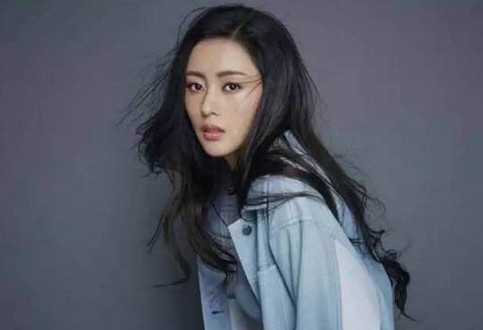 流行发型2024女中长发