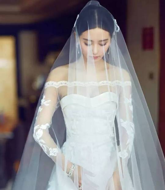 流行发型2024女中长发