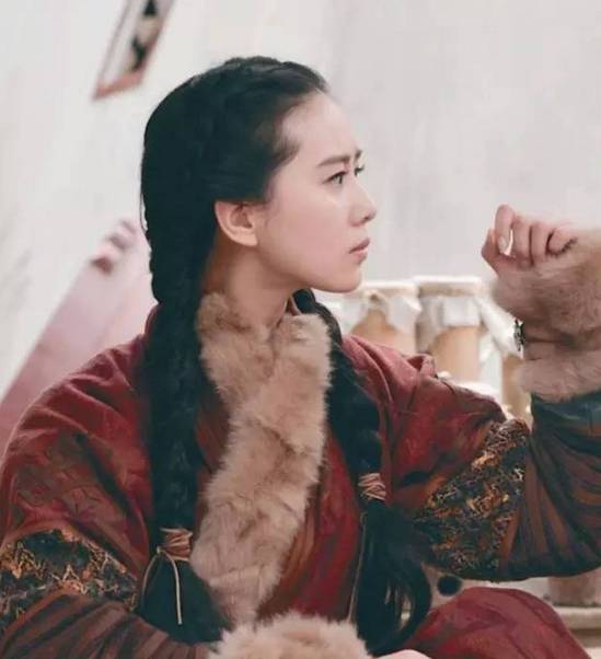 流行发型2024女中长发