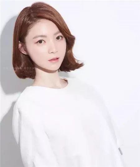 齐肩烫发发型图片2024