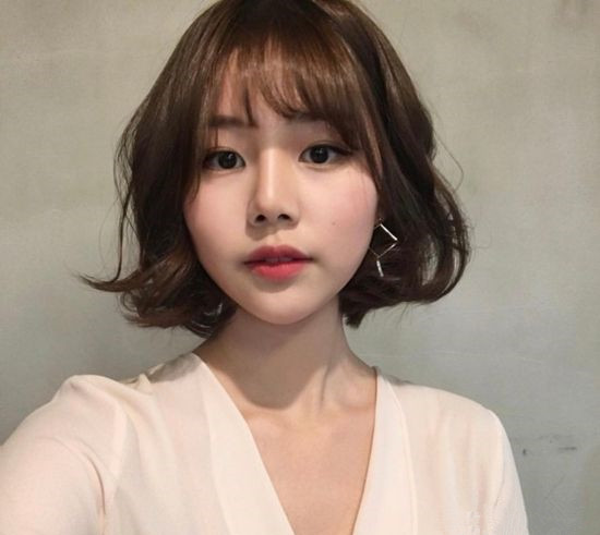 减龄短发2025图片 减龄短发女