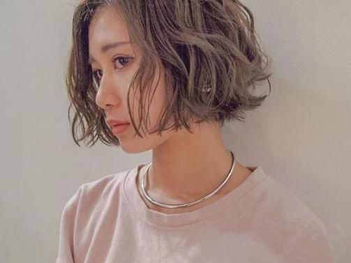 短发烫发发型女2025 短发发型烫头发图片